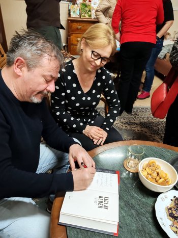 Beseda so spisovateľom Václavom Neuerom